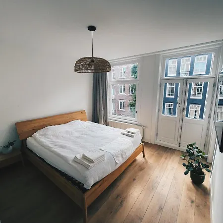 Spacious Designer Duplex Next To Park Appartement