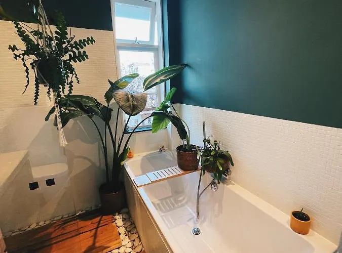 Spacious Designer Duplex Next To Park