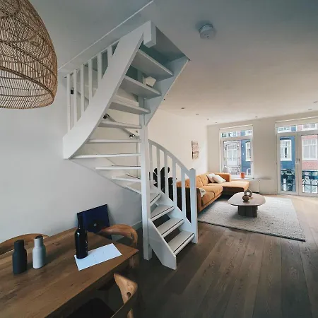 Spacious Designer Duplex Next To Park Lejlighed