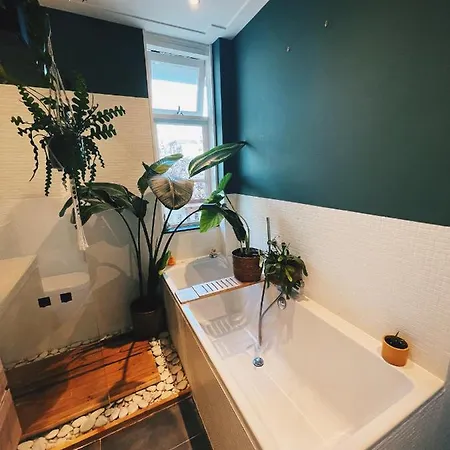 Spacious Designer Duplex Next To Park