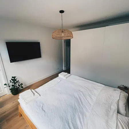 Spacious Designer Duplex Next To Park