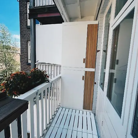 Spacious Designer Duplex Next To Park 아파트 암스테르담